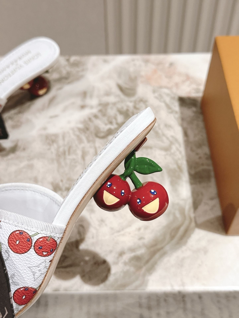 l0vis Vvtt0n slippers